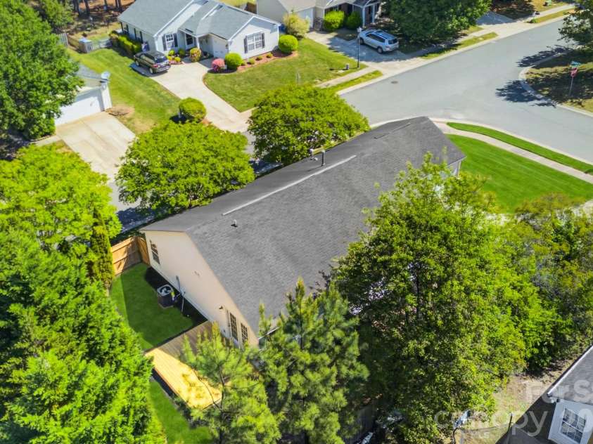 102 Daventry Place, Mooresville, NC 28117.  MLS# CAR4370988, YatesRealty ID 18929. 