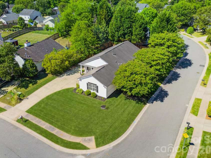 102 Daventry Place, Mooresville, NC 28117.  MLS# CAR4370988, YatesRealty ID 18929. 