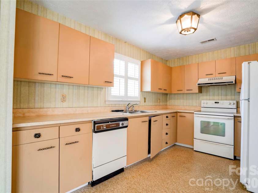 97-1 Edgemont Avenue, Shelby, NC 28150.  MLS# CAR4346122, YatesRealty ID 1893. 
