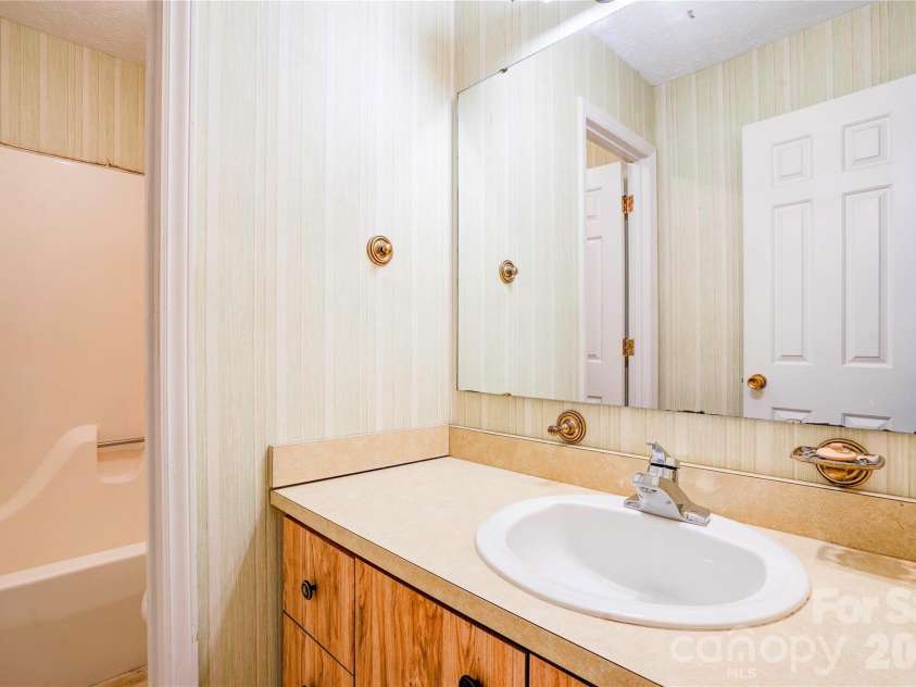 97-1 Edgemont Avenue, Shelby, NC 28150.  MLS# CAR4346122, YatesRealty ID 1893. 