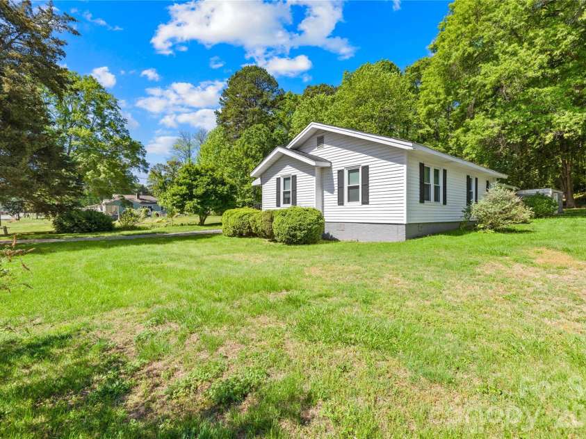 213 Ledford Drive, Gastonia, NC 28056.  MLS# CAR4368489, YatesRealty ID 18930. 