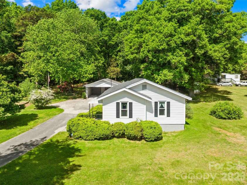 213 Ledford Drive, Gastonia, NC 28056.  MLS# CAR4368489, YatesRealty ID 18930. 