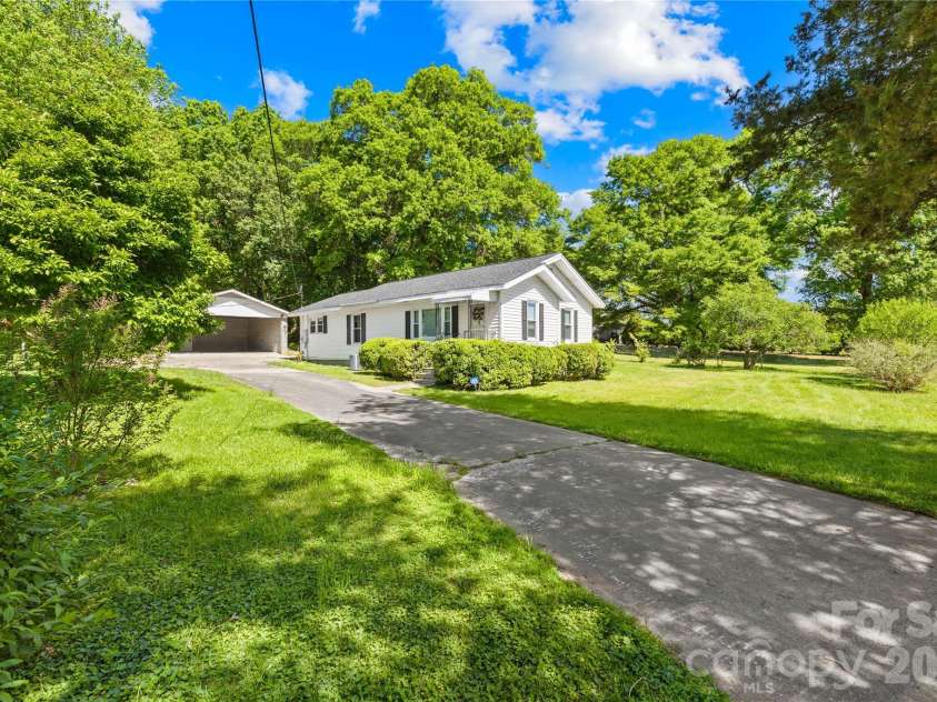 213 Ledford Drive, Gastonia, NC 28056.  MLS# CAR4368489, YatesRealty ID 18930. 