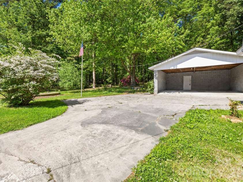 213 Ledford Drive, Gastonia, NC 28056.  MLS# CAR4368489, YatesRealty ID 18930. 