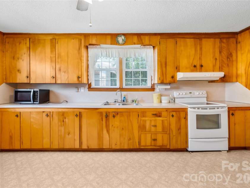 213 Ledford Drive, Gastonia, NC 28056.  MLS# CAR4368489, YatesRealty ID 18930. 