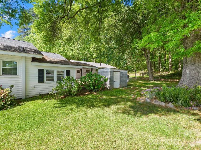 213 Ledford Drive, Gastonia, NC 28056.  MLS# CAR4368489, YatesRealty ID 18930. 