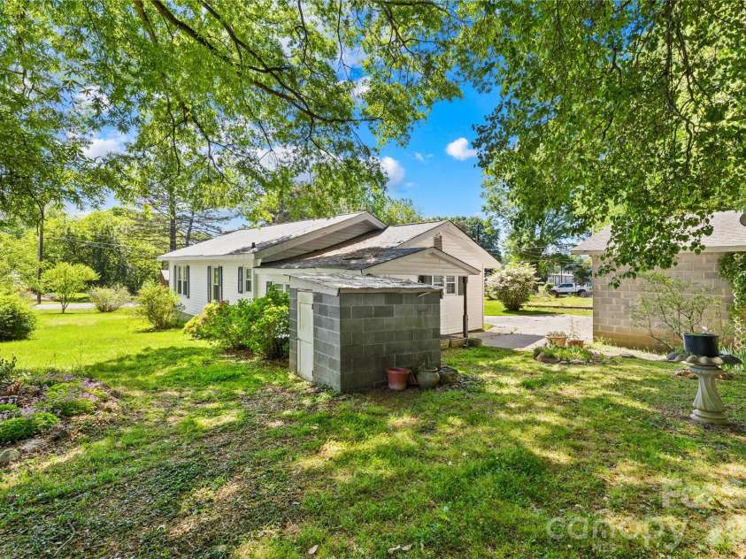 213 Ledford Drive, Gastonia, NC 28056.  MLS# CAR4368489, YatesRealty ID 18930. 