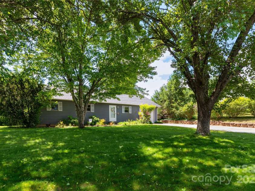51 Mount Carmel Drive, Asheville, NC 28806.  MLS# CAR4254976, YatesRealty ID 18931. 