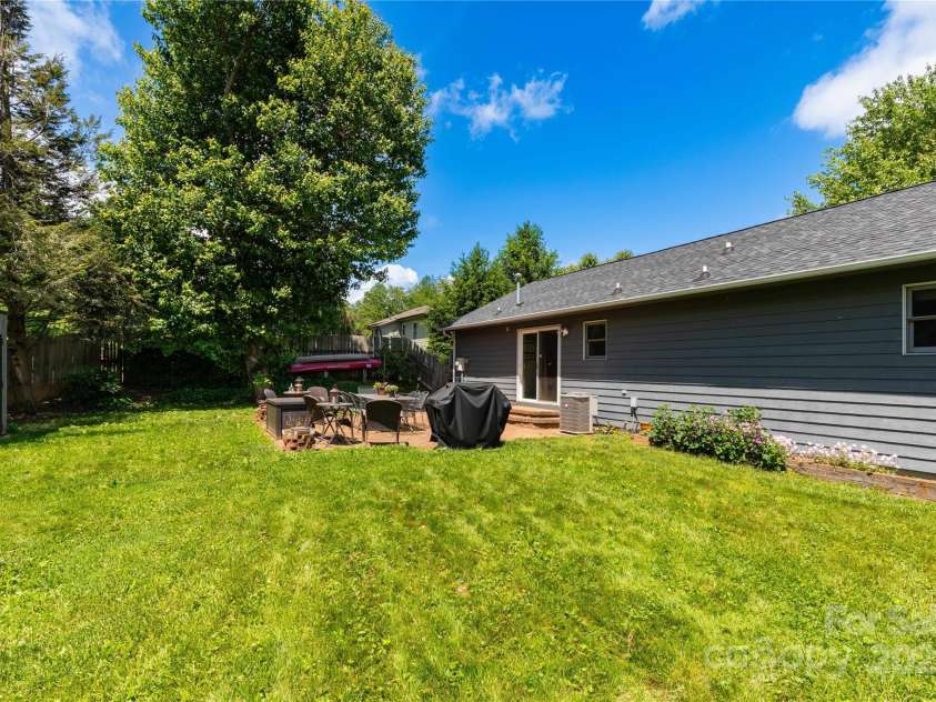 51 Mount Carmel Drive, Asheville, NC 28806.  MLS# CAR4254976, YatesRealty ID 18931. 