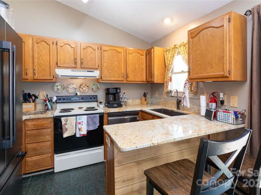 51 Mount Carmel Drive, Asheville, NC 28806.  MLS# CAR4254976, YatesRealty ID 18931. 