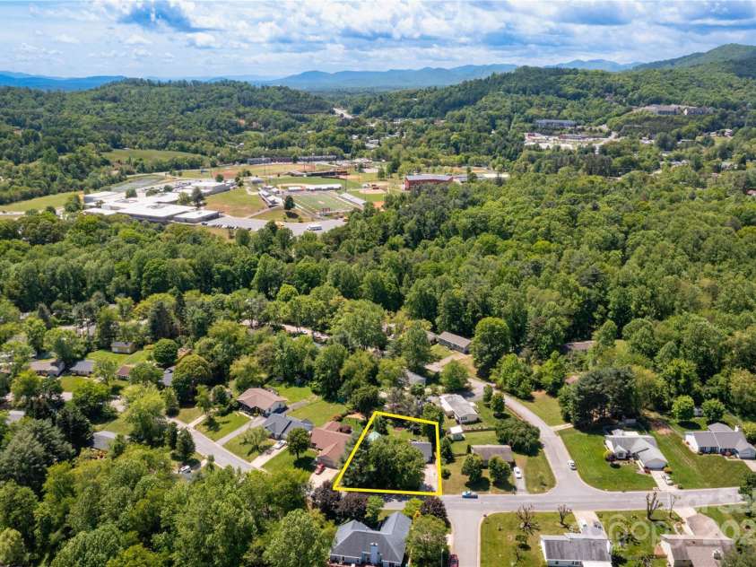 51 Mount Carmel Drive, Asheville, NC 28806.  MLS# CAR4254976, YatesRealty ID 18931. 