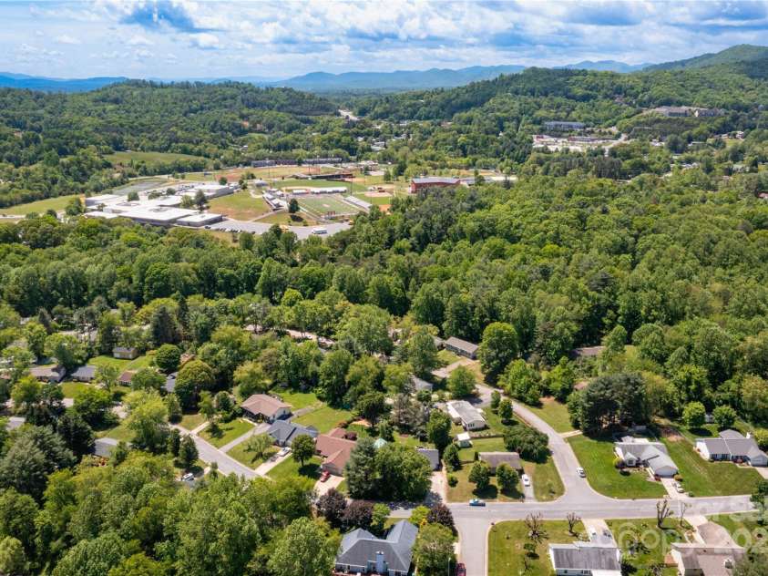 51 Mount Carmel Drive, Asheville, NC 28806.  MLS# CAR4254976, YatesRealty ID 18931. 