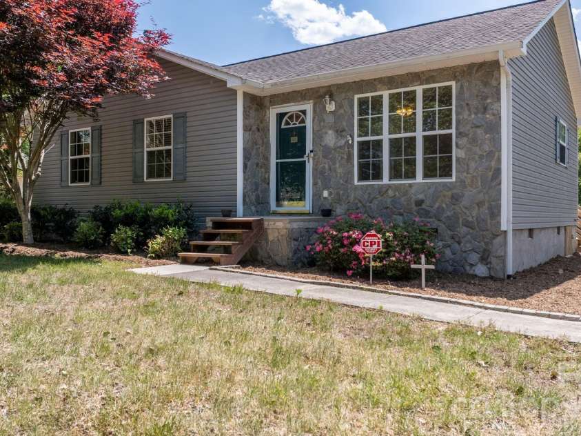 103 1st Avenue, Hildebran, NC 28637.  MLS# CAR4374371, YatesRealty ID 18933. 