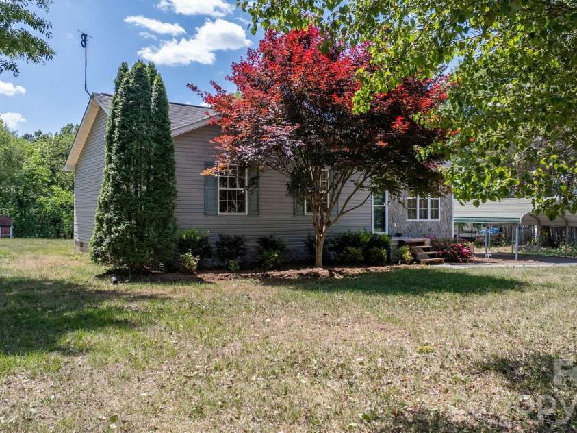 103 1st Avenue, Hildebran, NC 28637.  MLS# CAR4374371, YatesRealty ID 18933. 