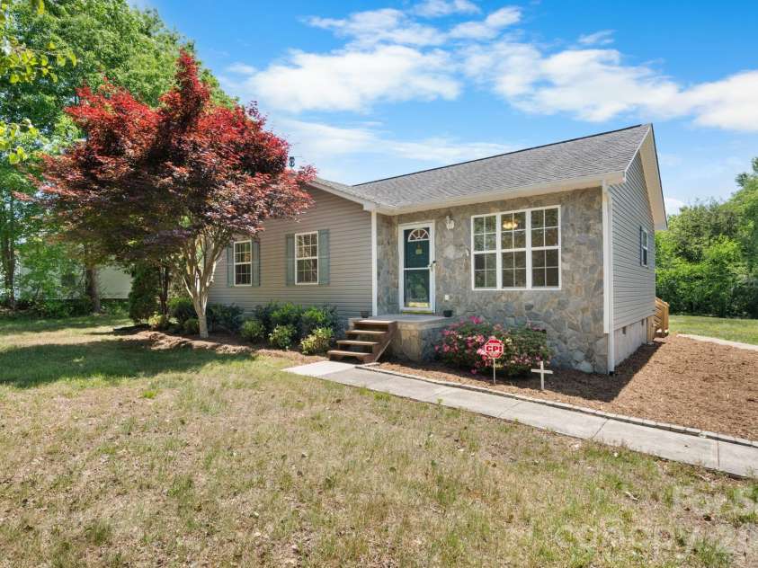 103 1st Avenue, Hildebran, NC 28637.  MLS# CAR4374371, YatesRealty ID 18933. 