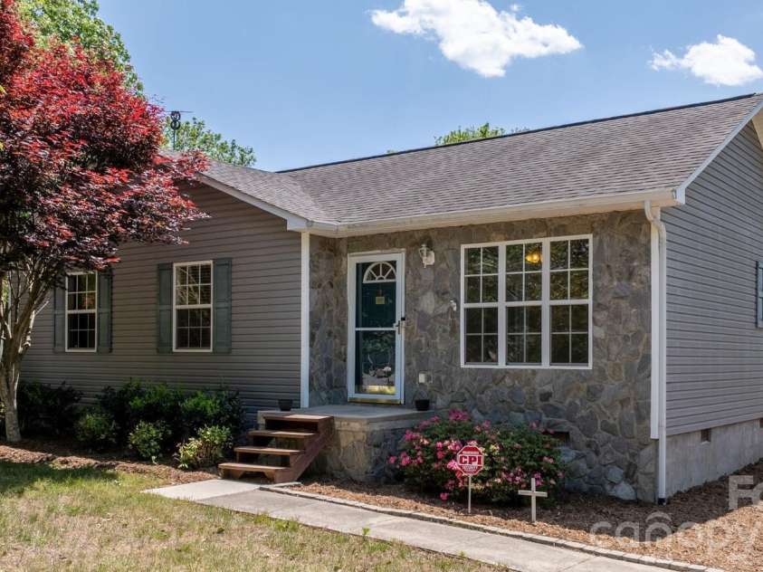 103 1st Avenue, Hildebran, NC 28637.  MLS# CAR4374371, YatesRealty ID 18933. 