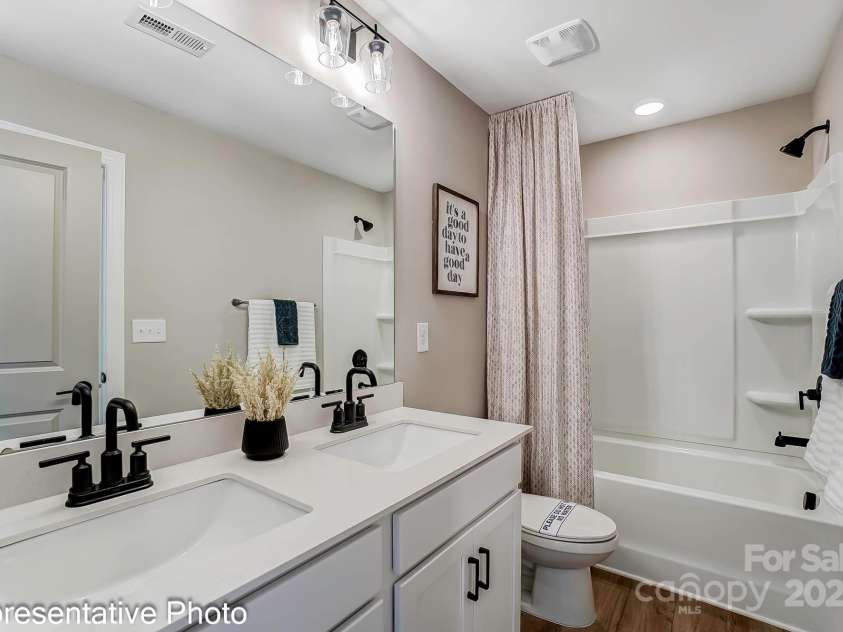 132 Longwood Road, Mooresville, NC 28115.  MLS# CAR4239532, YatesRealty ID 18934. Hall Bath