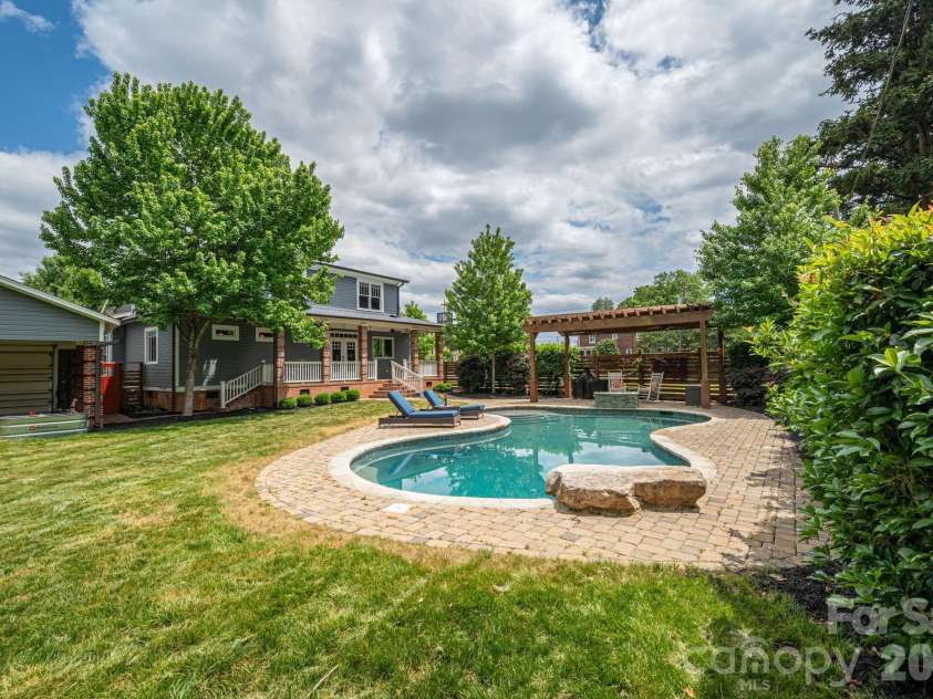 307 Main Street, Belmont, NC 28012.  MLS# CAR4374095, YatesRealty ID 18934. 