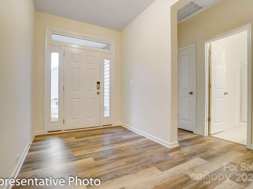 104 Inneswood Lane, Mooresville, NC 28115.  MLS# CAR4243543, YatesRealty ID 18935. 