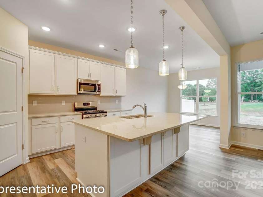 104 Inneswood Lane, Mooresville, NC 28115.  MLS# CAR4243543, YatesRealty ID 18935. 