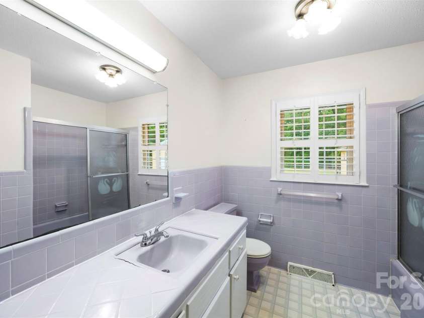 801 Saint Marks Church Road, Bessemer City, NC 28016.  MLS# CAR4376311, YatesRealty ID 18935. 