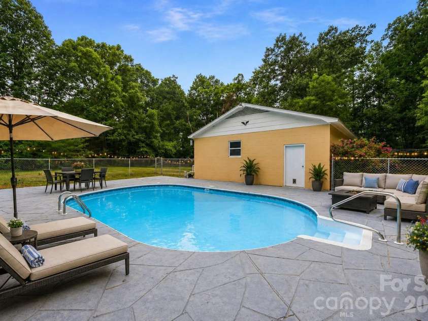 801 Saint Marks Church Road, Bessemer City, NC 28016.  MLS# CAR4376311, YatesRealty ID 18935. 