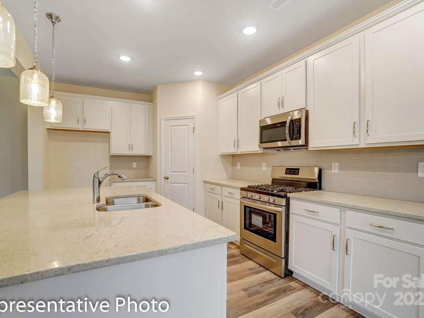 125 Prestwick Way, Mooresville, NC 28115.  MLS# CAR4259728, YatesRealty ID 18936. 