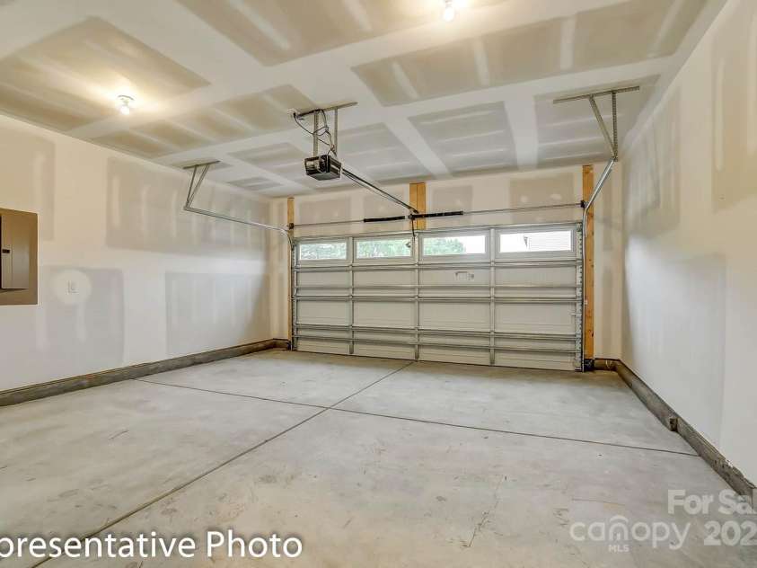125 Prestwick Way, Mooresville, NC 28115.  MLS# CAR4259728, YatesRealty ID 18936. 