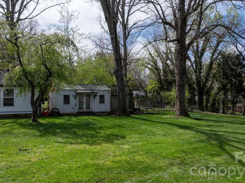 95 18th Avenue, Hickory, NC 28601.  MLS# CAR4358938, YatesRealty ID 18936. 