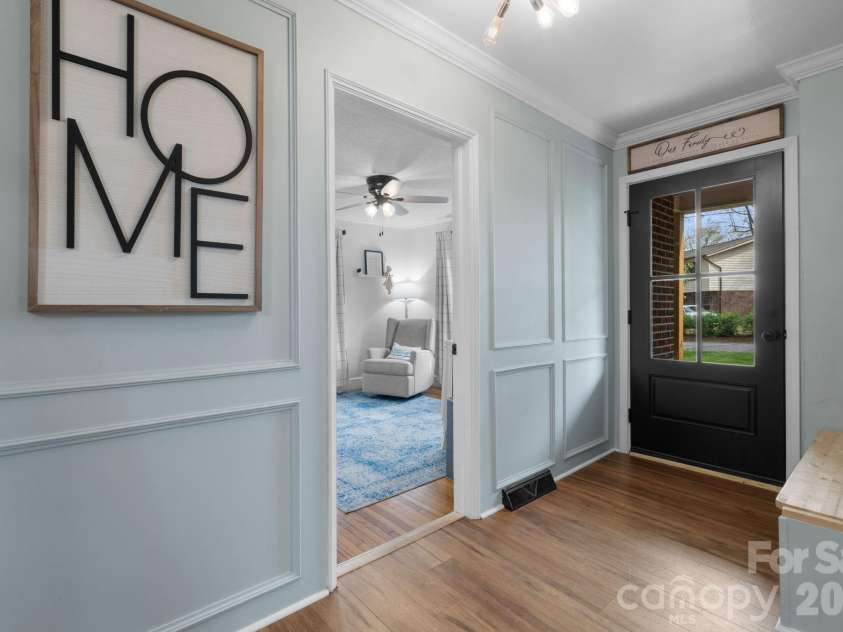 95 18th Avenue, Hickory, NC 28601.  MLS# CAR4358938, YatesRealty ID 18936. 