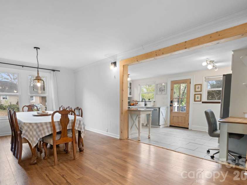 95 18th Avenue, Hickory, NC 28601.  MLS# CAR4358938, YatesRealty ID 18936. 
