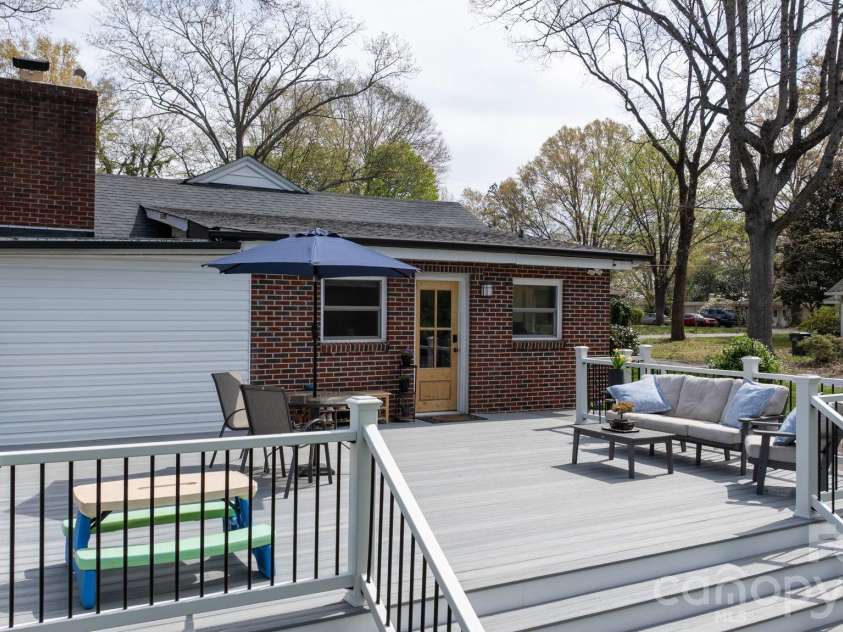 95 18th Avenue, Hickory, NC 28601.  MLS# CAR4358938, YatesRealty ID 18936. 