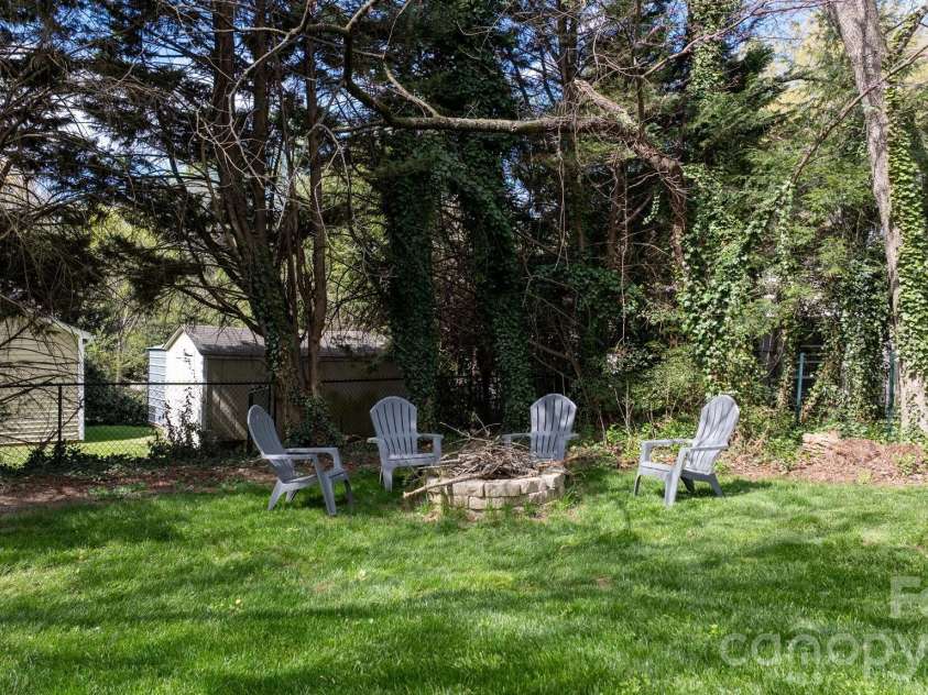 95 18th Avenue, Hickory, NC 28601.  MLS# CAR4358938, YatesRealty ID 18936. 