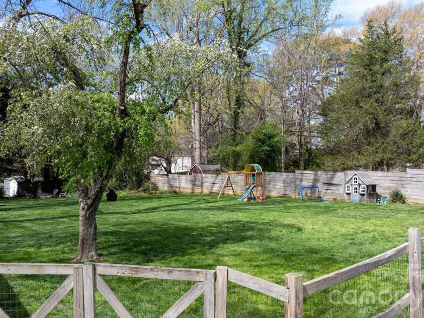 95 18th Avenue, Hickory, NC 28601.  MLS# CAR4358938, YatesRealty ID 18936. 