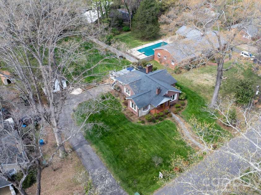 95 18th Avenue, Hickory, NC 28601.  MLS# CAR4422002, YatesRealty ID 18936. 