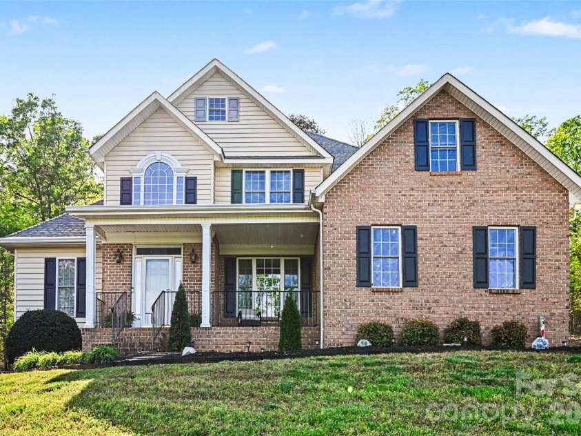 7940 Oakmont Court, Hickory, NC 28602.  MLS# CAR4370931, YatesRealty ID 18937. 