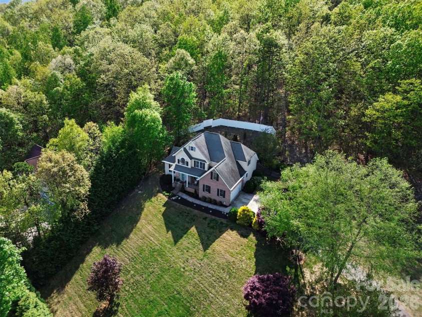 7940 Oakmont Court, Hickory, NC 28602.  MLS# CAR4370931, YatesRealty ID 18937. 