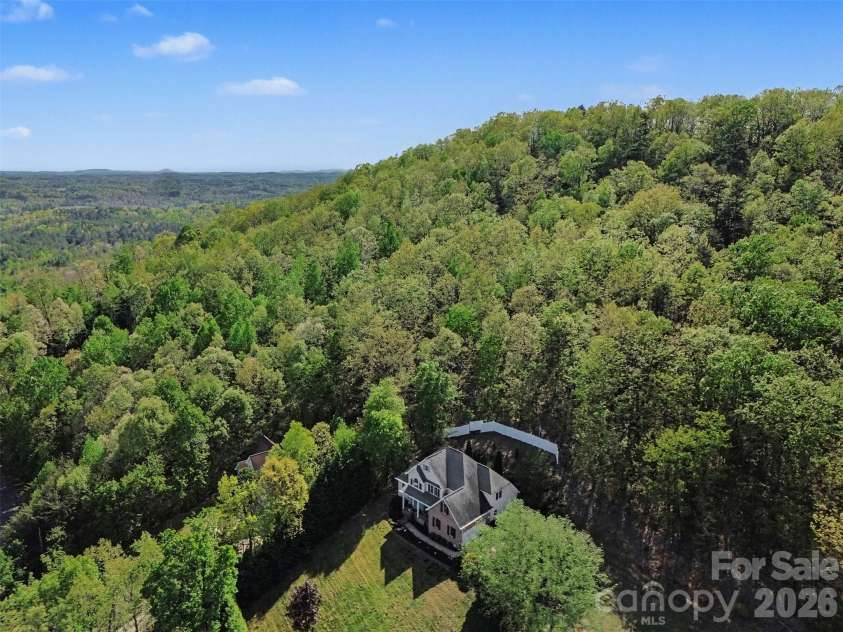 7940 Oakmont Court, Hickory, NC 28602.  MLS# CAR4370931, YatesRealty ID 18937. 