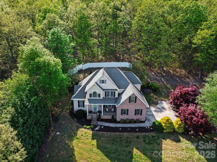 7940 Oakmont Court, Hickory, NC 28602.  MLS# CAR4370931, YatesRealty ID 18937. 
