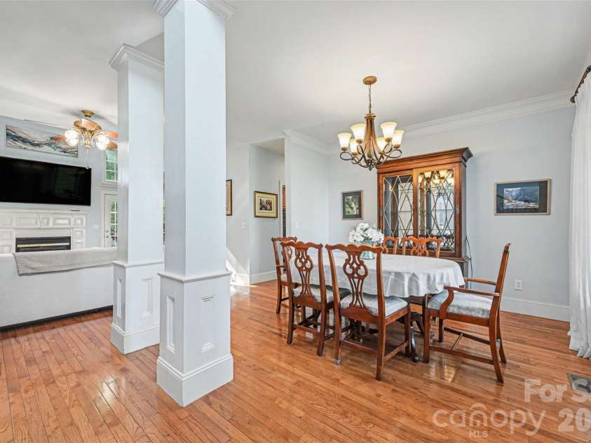 7940 Oakmont Court, Hickory, NC 28602.  MLS# CAR4370931, YatesRealty ID 18937. Entry & formal dining room