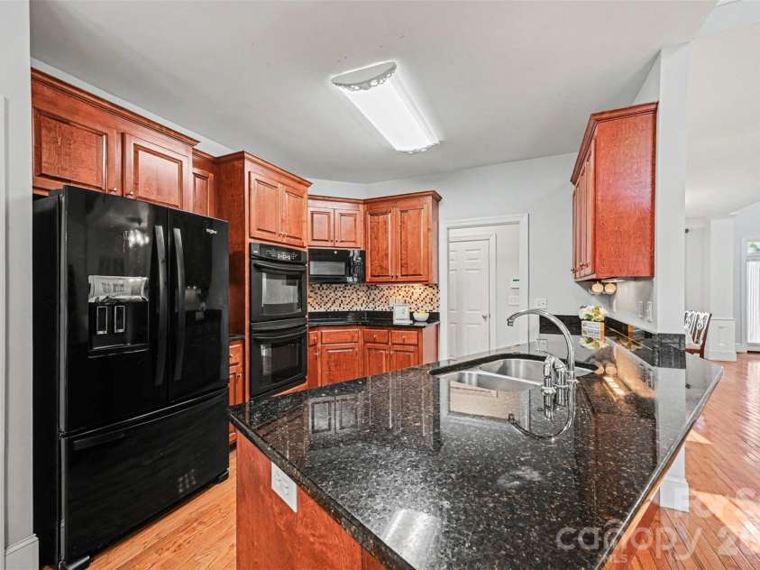 7940 Oakmont Court, Hickory, NC 28602.  MLS# CAR4370931, YatesRealty ID 18937. Kitchen