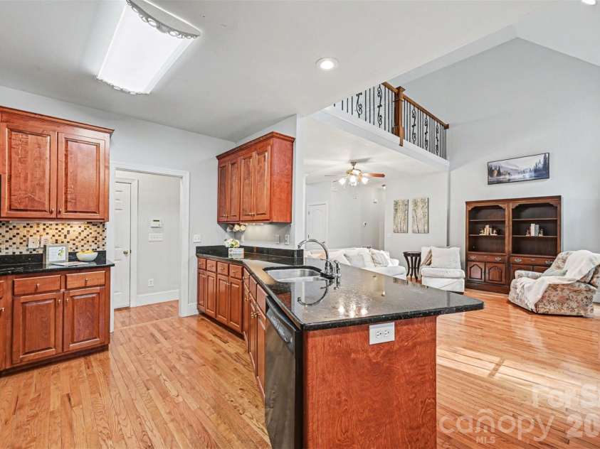 7940 Oakmont Court, Hickory, NC 28602.  MLS# CAR4370931, YatesRealty ID 18937. Kitchen