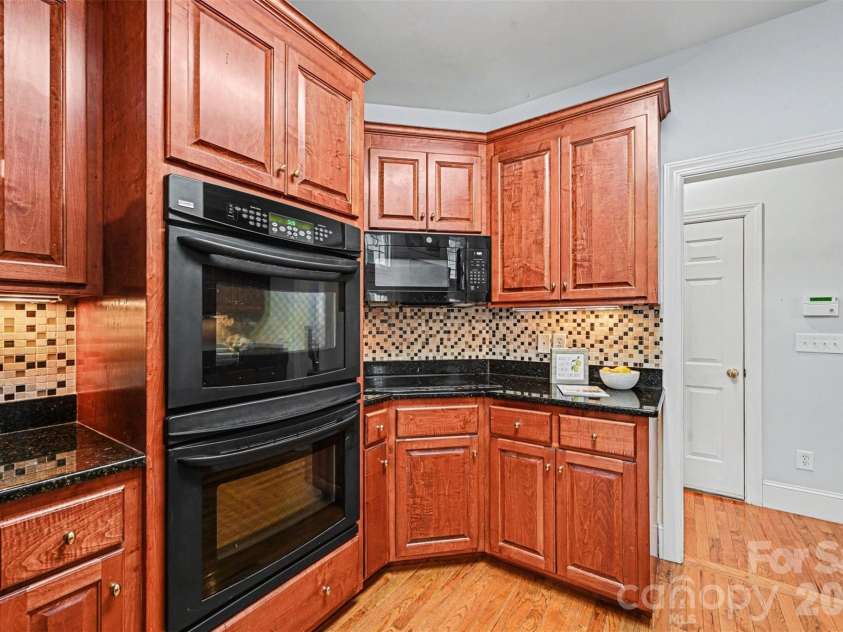 7940 Oakmont Court, Hickory, NC 28602.  MLS# CAR4370931, YatesRealty ID 18937. Kitchen
