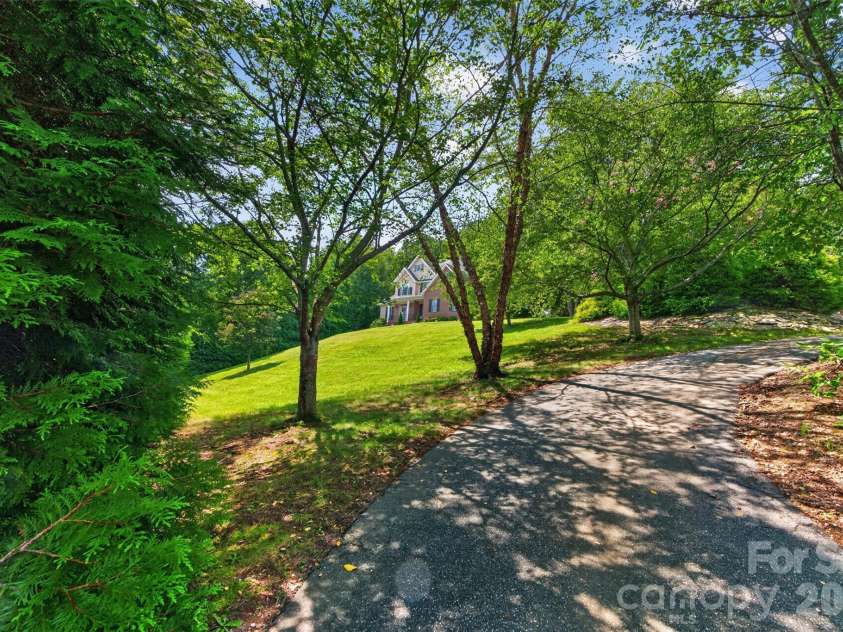 7940 Oakmont Court, Hickory, NC 28602.  MLS# CAR4417499, YatesRealty ID 18937. 