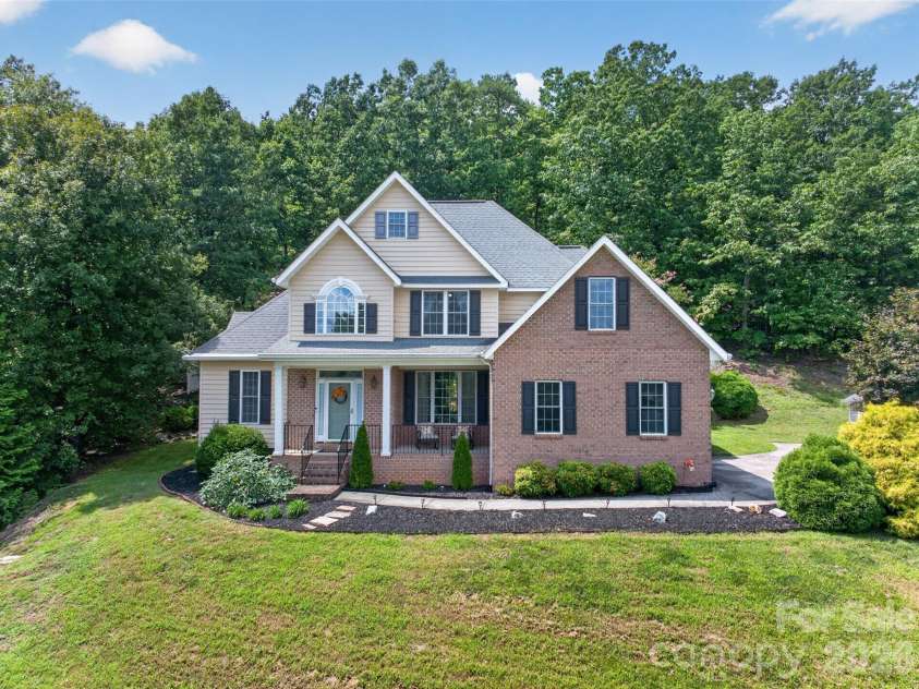 7940 Oakmont Court, Hickory, NC 28602.  MLS# CAR4417499, YatesRealty ID 18937. 