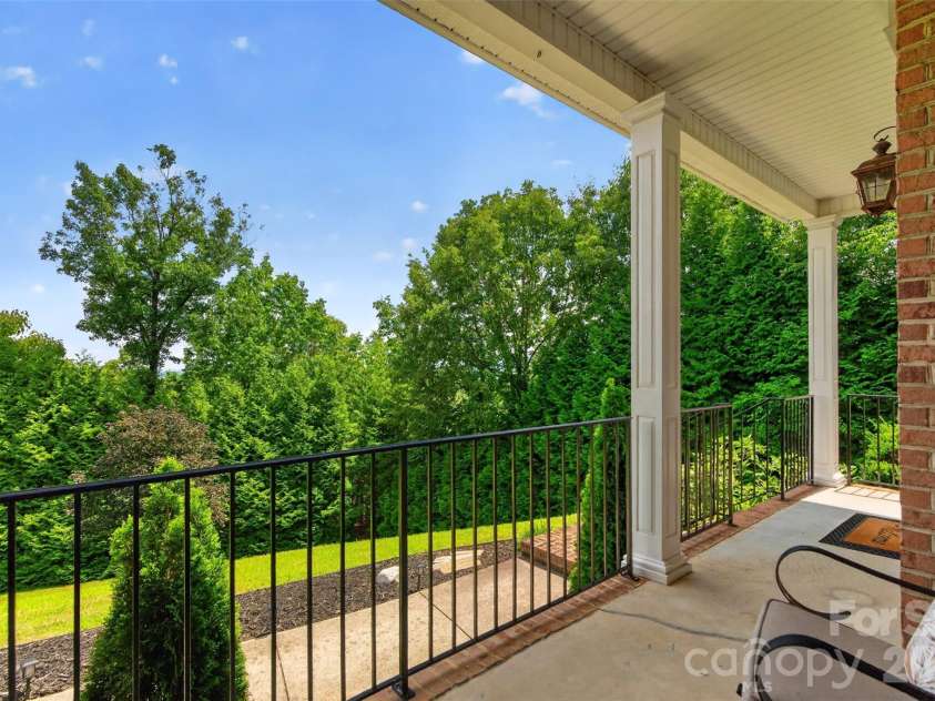 7940 Oakmont Court, Hickory, NC 28602.  MLS# CAR4417499, YatesRealty ID 18937. 