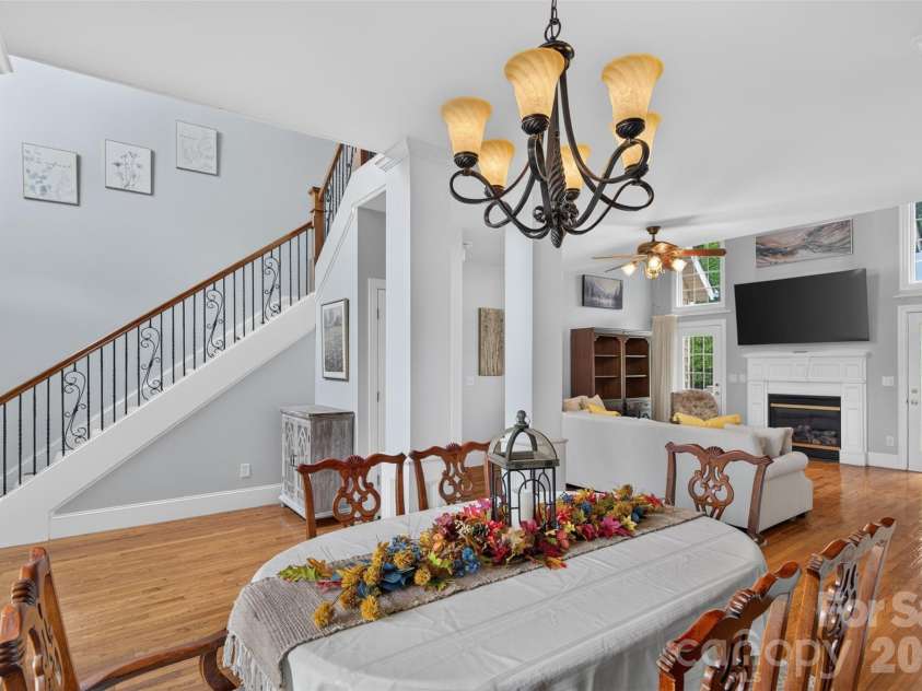 7940 Oakmont Court, Hickory, NC 28602.  MLS# CAR4417499, YatesRealty ID 18937. 