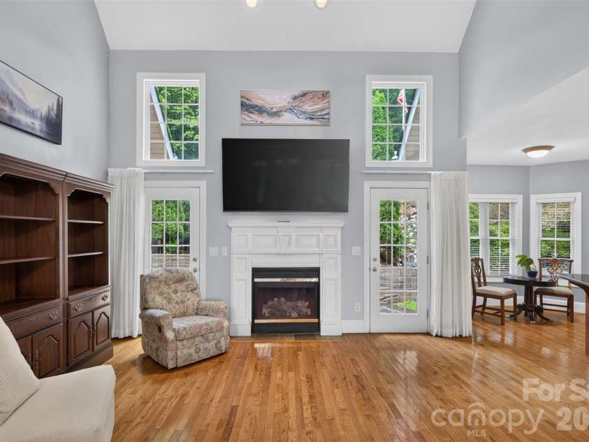 7940 Oakmont Court, Hickory, NC 28602.  MLS# CAR4417499, YatesRealty ID 18937. 