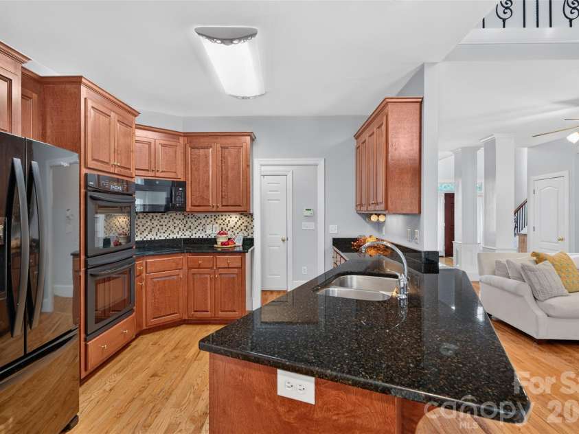 7940 Oakmont Court, Hickory, NC 28602.  MLS# CAR4417499, YatesRealty ID 18937. 