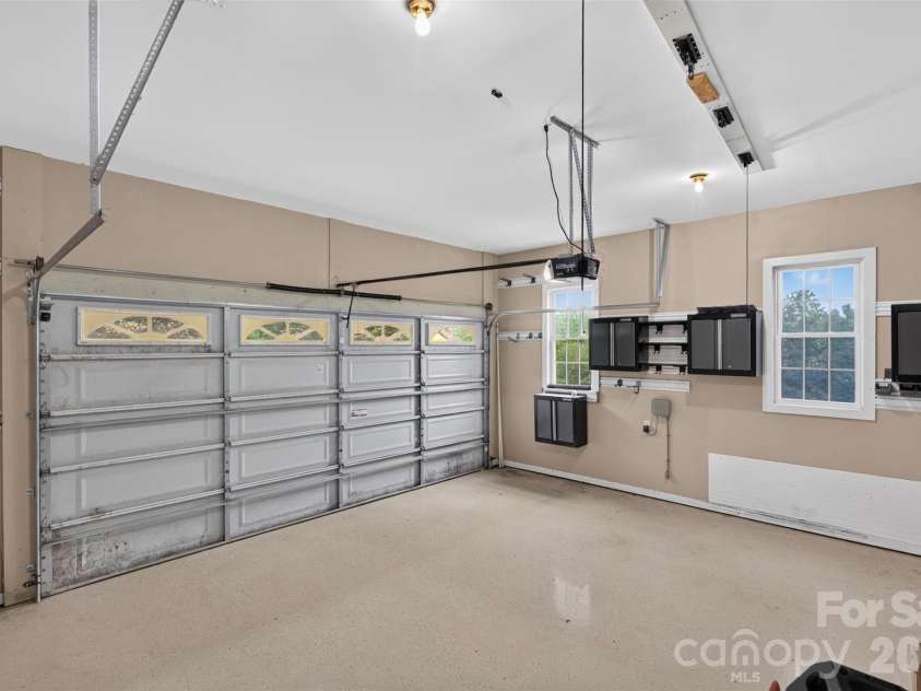 7940 Oakmont Court, Hickory, NC 28602.  MLS# CAR4417499, YatesRealty ID 18937. 